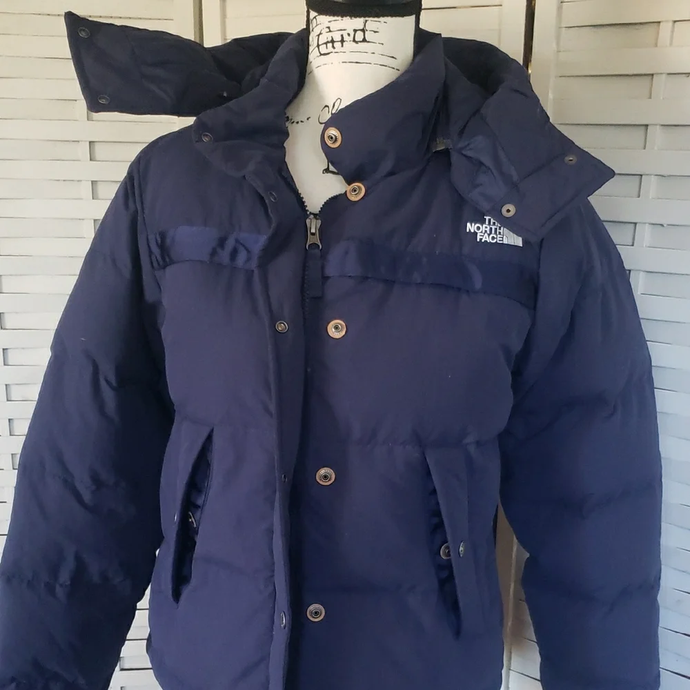 The North Face Women's Navy Puffer Jacket - Picture 4 of 8